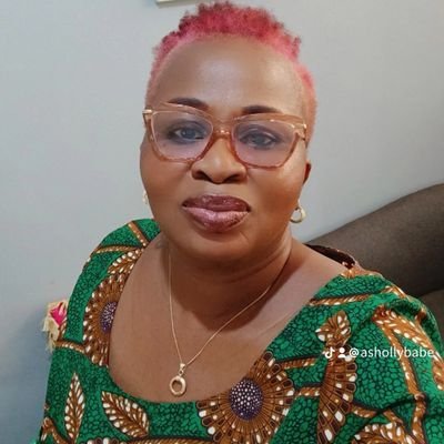 Female. Mum. Vet. A̶u̶t̶h̶e̶n̶t̶i̶c̶. Nigerian.
Tweets are MOSTLY monologues. MOSTLY.