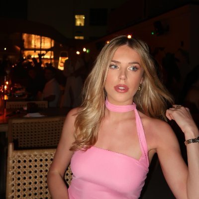 masterc75329651's profile picture. 💌——I grew up in the 1980s.—— I like the book  In Your Side. 📕—— I think chocolate is a unique type of food. 🍫——❤️🇺🇸🇺🇸🇺🇸