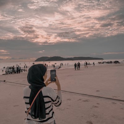 SyafiqahRosidi's profile picture. so proud of myself for surviving the days i thought i couldn’t✨