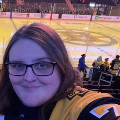 ejtheviking's profile picture. 🖤💛(she/her)