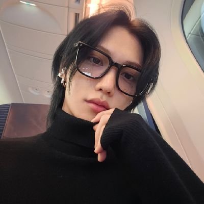 zhoH83040195's profile picture. 