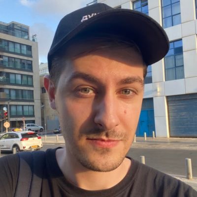 Lenstrok's profile picture. 👨🏼‍💻