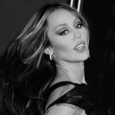 smthbeautiful's profile picture. fan account
