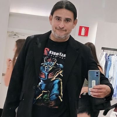 Mineros de Guayana, Tigres de Aragua, Real Madrid, Juventus, Liverpool, mis escudos; el Heavy metal vida, la Vinotinto pasion. Anti regaetton anti manipulacion.