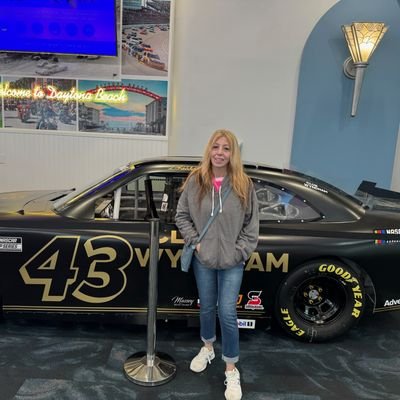 RaineyAnnDrop's profile picture. Wife, Mom. Animal lover.  NY Rangers 💙❤   🇺🇸TRUMP🇺🇸 MAGA 🇺🇲   Rest in peace Charlie Kirk.🕊No DM's.