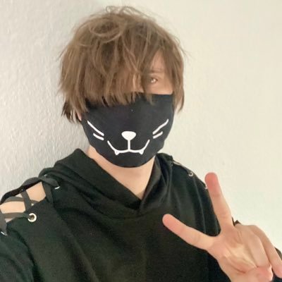 Heya bin ein Enby 🏳️🌈🏳️⚧️(neutrale Pronomen) , Femboy and a proud puppy with a kind Master (open) 18+ UwU, NSFW