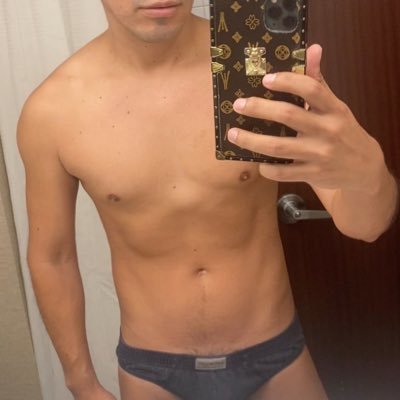 Honolulu based 🌺 Latin bttm on PREP and DoxyPEP… travel all over the 🌎 5’7ft 140lbs #NeverDrugs