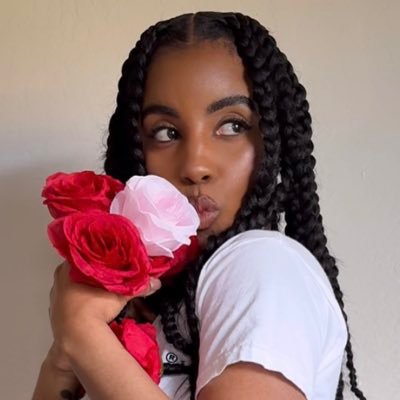writer. beauty entrepreneur. corporate polymath. midnight ballerina.