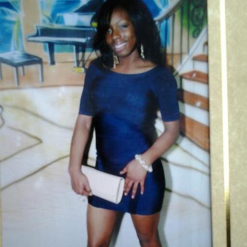 #cancer #teammommie #caramelsundai #tweetheart PRETTY FACE, THIN WAIST, WITH A SICK WEAVE IM A GOOO WOMAN BUTTT... IM A BAD BITCH