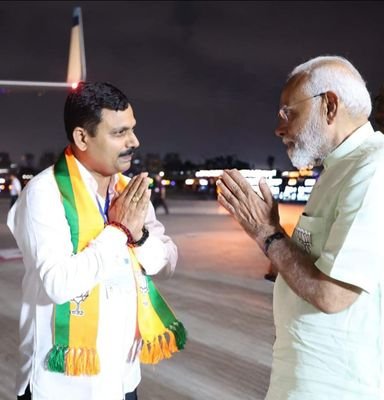 सचिव - भाजपा मुंबई,
सदस्य - केंद्रीय फिल्म प्रमाणन बोर्ड,
सूचना और प्रसारण मंत्रालय, भारत सरकार