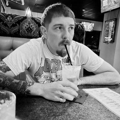 Dude from Nebraska. Songwriter. I sing in @saltcreekmusic and also make dem country songs