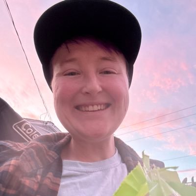 yngleeeen's profile picture. | 31 | I go on vibes #fightins’ #birds