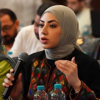 ناشطة إنسانية وكاتبة فلسطينية صدرت لي رواية تحكي قصص أسيراتنا: كرمل وأساور الاحتلال