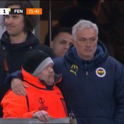 egeeeesezer's profile picture. geçerli bir iş adamı / komikli adam