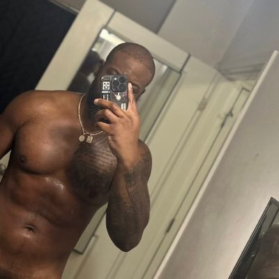 dm to collab located in the bay area California or if you want to exchange ideas I love to hear your different kinks/fantasies/fetishes. don’t be shy 😘