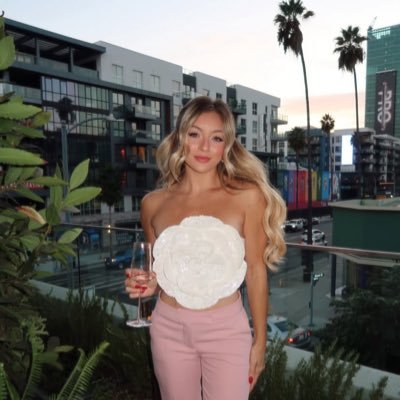 Jenifergaana's profile picture. 