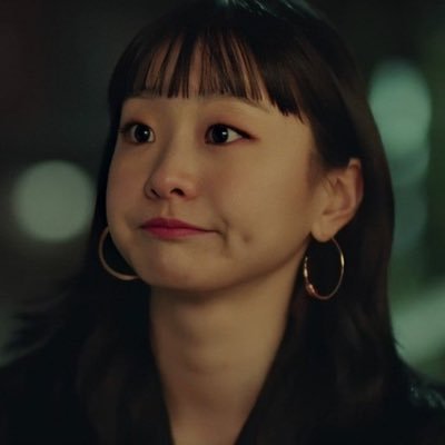 a ver doramas e a comentar reality shows quando devia estar a estudar 🎓