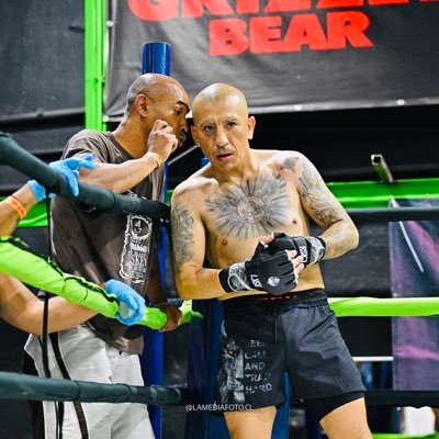 Peleador profesional con mas de 10 combates profesionales de Artes Marciales Mixtas en circuitos nacionales e internacionales, y mas de 12 combates amateurs..