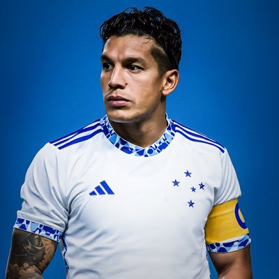 Jugador profesional de @cruzeiro. Ex @independiente y @clubleonfc. Surgido de @velez. 🐶
