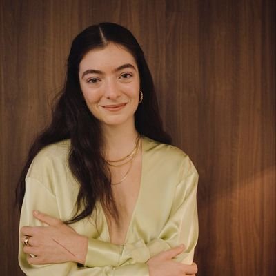 imownnow13's profile picture. now I'm alone on a windswept island