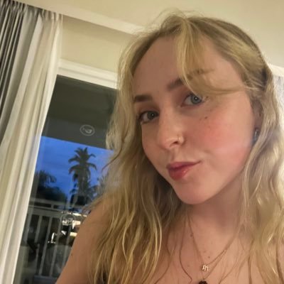 mellbeen's profile picture. The only insufferable blonde girl in New York