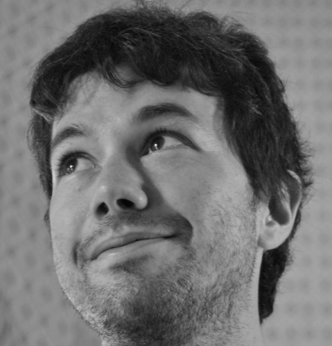 Me gusta caminar. El cine también. Critico publicidades y soy un cacho geek.