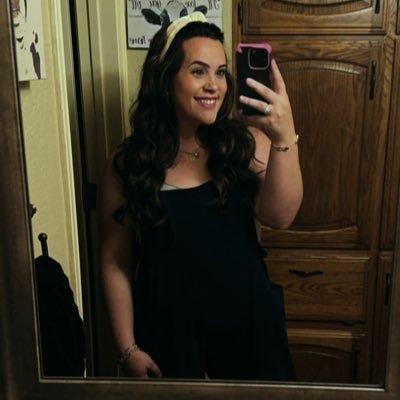 Raquelonnna's profile picture. New account :/