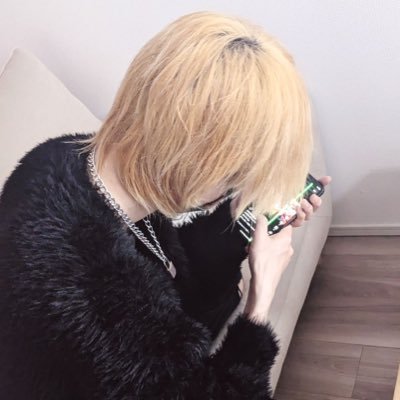 v0_iza's profile picture. 君たちの幸せが僕の幸せだよ