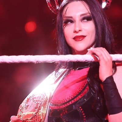 StephanieVnxt's profile picture. 
