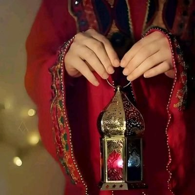 لاتزرع في روضتي شوكاً ثم تتعجب أنه لم يثمر ورداً