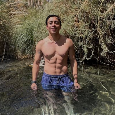 Levantando pesas - Moviéndome en bici - Buscando ser cada día mejor - No uso IG - No uso apps de citas