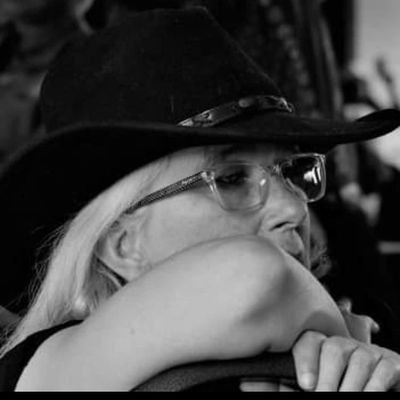 Yorisnayomae's profile picture. Samenwonend, geboren te Werkendam, Rebels, Ik zal blijven strijden in deze wereld vol leugens, uitsluiting en discriminatie. DM mag mits je respectvol blijft.