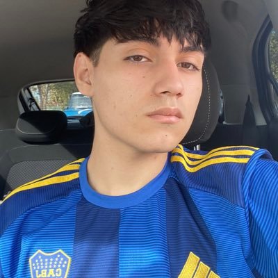 maxilazarte26's profile picture. "do not disturb"