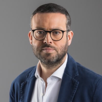 Sou do Benfica e isso me envaidece! Adepto, comentador e cronista Benfiquista. Nota: Divergências de opinião sim. Insultos e ameaças dá block.