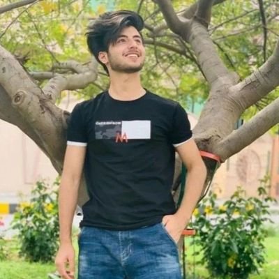 Em1ine_'s profile picture. 