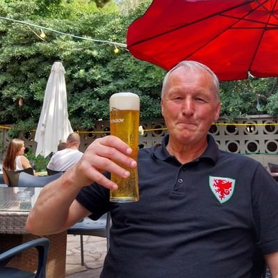 Burnt out referee semi retired and a bastard of a man who loves mufc