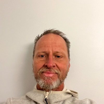 tobycasca's profile picture. Dj #djcasca Instructor-Yoga&Energy Arts #studiolivkba Sound #cascatoma Running, traveling, the cold sea.