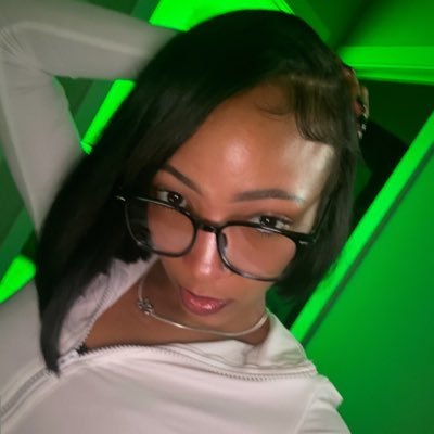 sk👩🏽❤️💋👩🏽 Profile