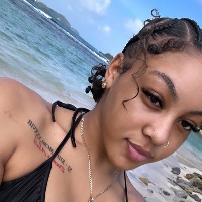 Content Creator 💦 DM for content .I also just started doing meets.