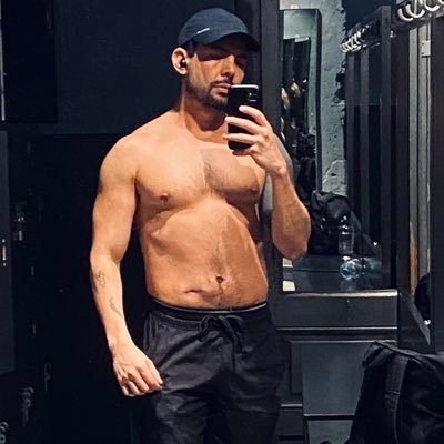 barcelona_FFun's profile picture. “I’m an empathetic, non-selfish bottom who believes in reciprocity—so, versatile. Fisting - Foot fetish - Chastity👊👣 42 EU Open to Collabs DM