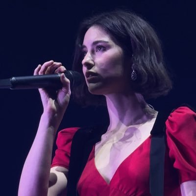 emiliaversion's profile picture. this is pretty much just a taylor and gracie account