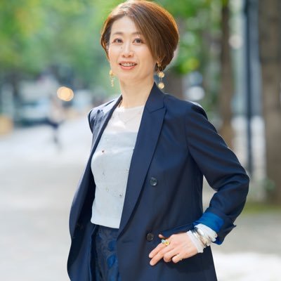 💎ジュエリーデザイナー&コンシェルジュ 着ける方のパートナーとして、時に背中を押してくれるあなただけのジュエリーとの出会いをお手伝いしています。