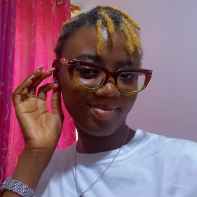 April 28 baby♉️🥳 Smallie🙃 Tiny🥰 A baker🙌🏽 and a decorator 🤗 4 eyes 👓🌚 30BG 😈 Instagram: @smallie_tiny Facebook: @smallieTiny