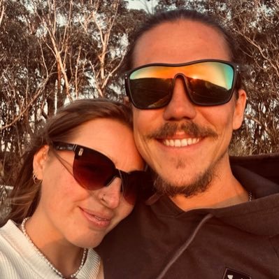 holliebeccaroe's profile picture. 