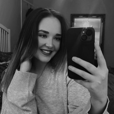megrussellxo's profile picture. she/her 26