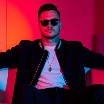 🏴📀 Show Me out now everywhere!
#SINGER | #SONGWRITER | #MUSICIAN | #VOCALS
Check out all my stuff from the link below ⬇️