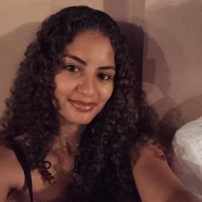 lmjane_'s profile picture. this is a happy house | ufrj - física médica