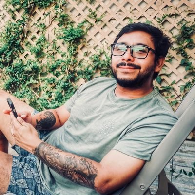 Periodista. Comunicador Audiovisual. Asistente de Dirección. Camarógrafo.