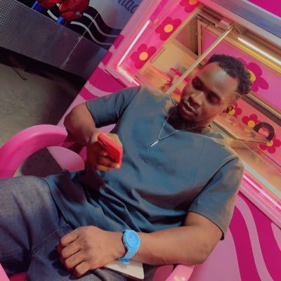 Ambitiously Unique from the Set 💫 Songwriter 📝 Vocalist 🗣 CEO 🇳🇬 🇦🇪