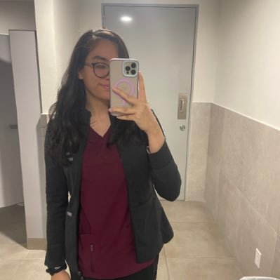 27🇲🇽|| Spanglish + 🏎 + 🏈 + (a veces) medicina 👩🏻⚕️|| Trying, but not exactly succeeding 🤷🏻♀️ || 💚💜🧡